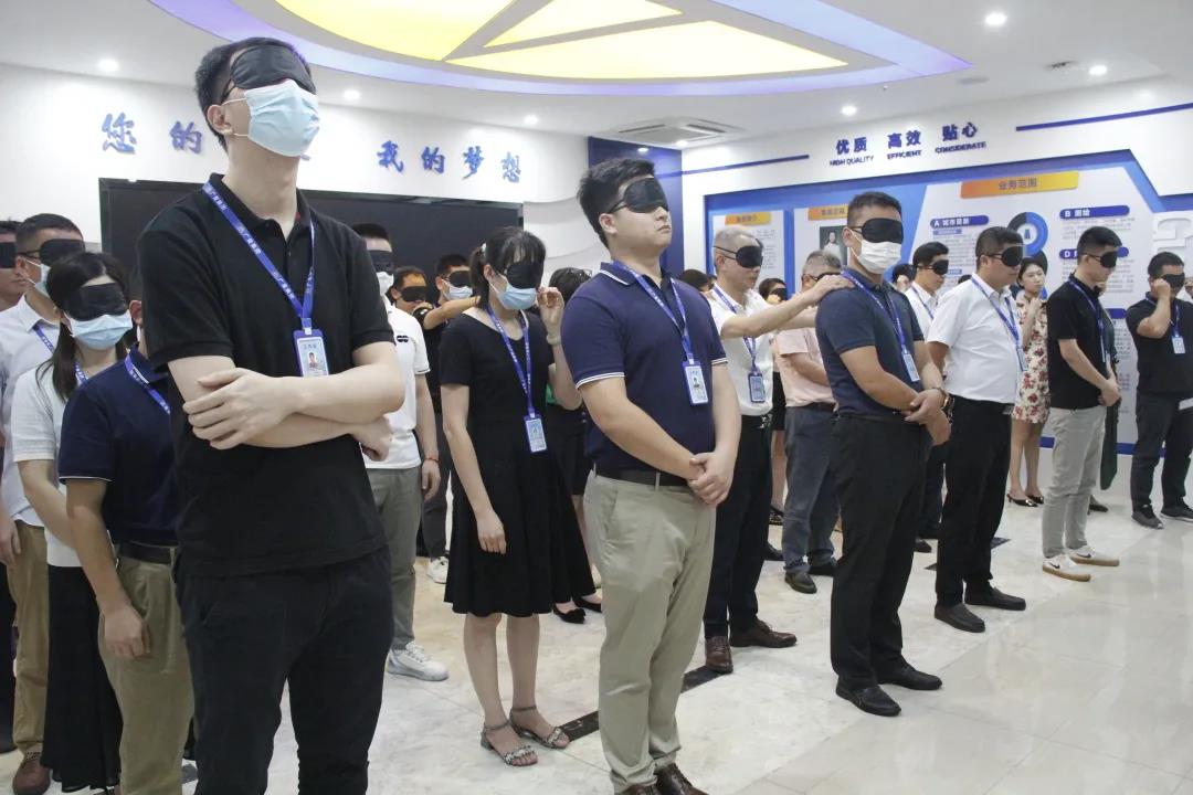 你是我黑暗中前行的光