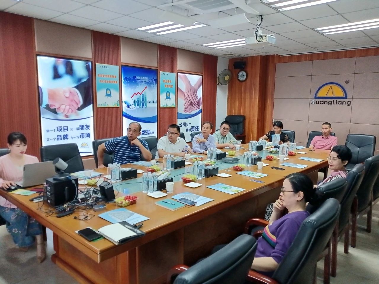 高州市根子镇政府党委及商会领导一行莅临OD平台集团交流座谈共谋发展