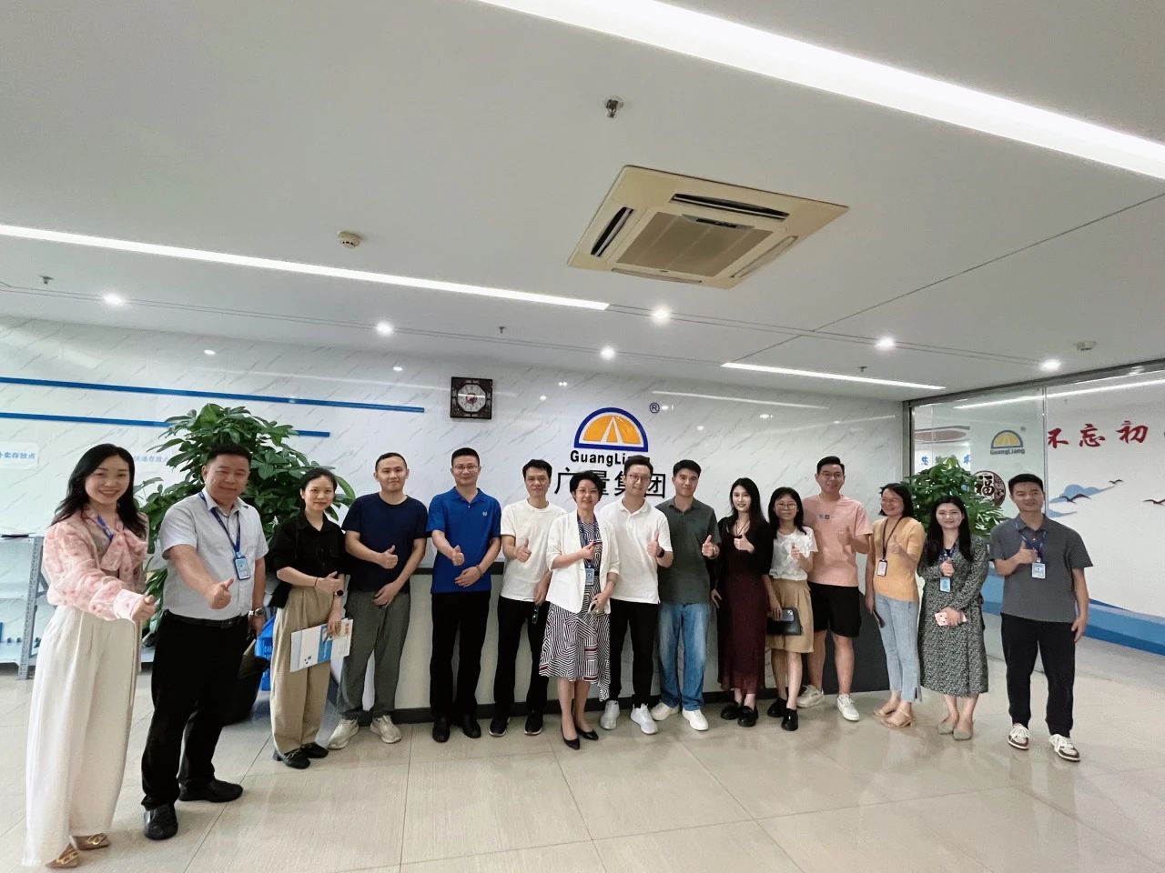 东莞南城城市更新中心携企业考察团莅临OD平台集团参观交流